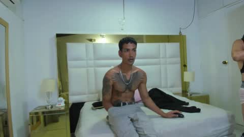 Johana y Santiago online show from 04/26/26, 03:26