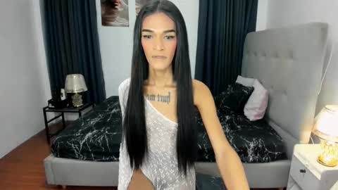 Snapshot of latina_goddes4uxxx chatting on 11/15/25, 08:55 ask me online show from 11/15/25, 08:55