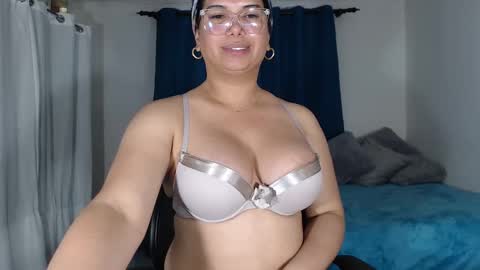 Snapshot of latinaflower_ts chatting on 01/16/25, 03:34 FLOR SALVAJE online show from 01/16/25, 03:34