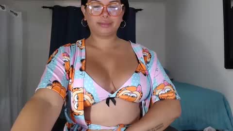 Snapshot of latinaflower_ts chatting on 09/11/25, 03:01 FLOR SALVAJE online show from 09/11/25, 03:01