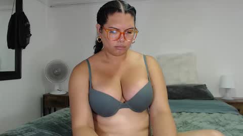 Snapshot of latinaflower_ts chatting on 10/15/25, 06:41 FLOR SALVAJE online show from 10/15/25, 06:41