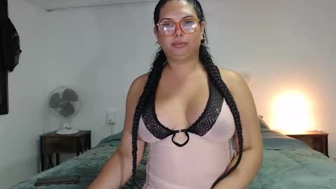 Snapshot of latinaflower_ts chatting on 10/18/25, 12:02 FLOR SALVAJE online show from 10/18/25, 12:02