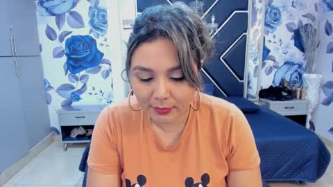 Snapshot of latinaholequeen chatting on 09/15/25, 02:50 EMMA online show from 09/15/25, 02:50