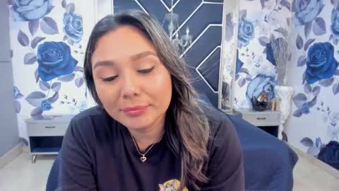 Snapshot of latinaholequeen chatting on 10/27/25, 02:54 EMMA online show from 10/27/25, 02:54