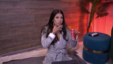 Latina online show from 11/11/25, 05:57