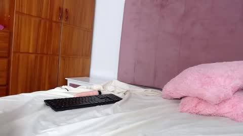 Snapshot of latinaslove_ chatting on 12/20/24, 02:08 B I A N C A - AND - N I K K I online show from 12/20/24, 02:08