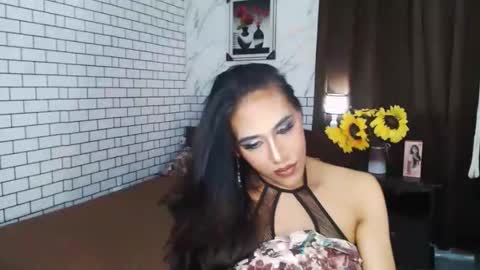 Snapshot of latinatshugecock chatting on 09/30/25, 04:28 Cha online show from 09/30/25, 04:28