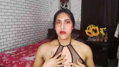 Snapshot of latinatshugecock chatting on 10/20/25, 01:11 Cha online show from 10/20/25, 01:11