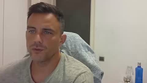 LatinBlueBoy online show from 10/19/25, 04:07