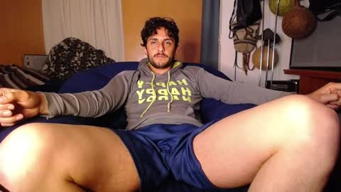 Snapshot of latincurious0 chatting on 02/22/26, 01:18 Juanito online show from 02/22/26, 01:18