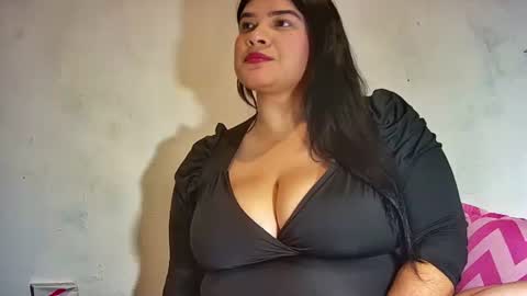 Snapshot of latincurvy1992 chatting on 02/27/25, 04:09 latincurvy1992 online show from 02/27/25, 04:09