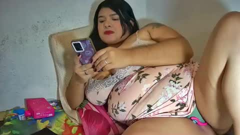 Snapshot of latincurvy1992 chatting on 09/30/25, 04:17 latincurvy1992 online show from 09/30/25, 04:17