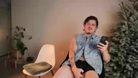 Snapshot of latineat chatting on 11/23/25, 08:14 beltran online show from 11/23/25, 08:14