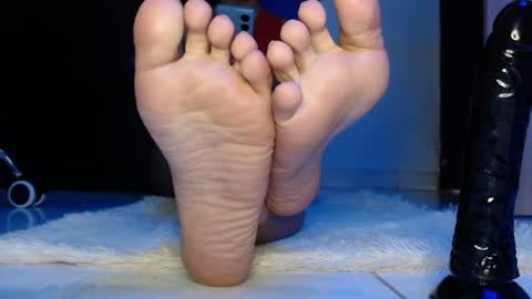 Snapshot of latinfeetqos chatting on 12/18/24, 06:10 Martina April online show from 12/18/24, 06:10