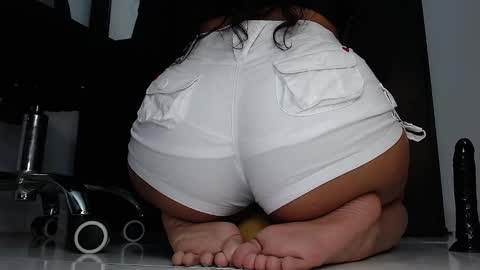 Snapshot of latinfeetqos chatting on 12/29/24, 05:53 Martina April online show from 12/29/24, 05:53