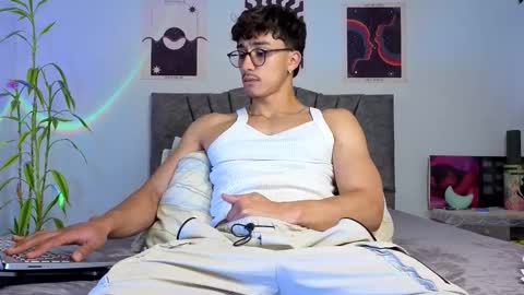 Snapshot of latinguyxl chatting on 11/10/25, 11:37 Logan online show from 11/10/25, 11:37