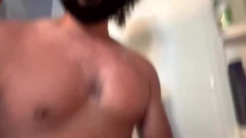 latinlover199518 online show from 10/31/25, 10:22