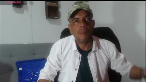 Snapshot of latinmartin254 chatting on 05/20/26, 01:01 latinmartin254 online show from 05/20/26, 01:01