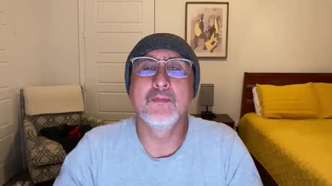 Snapshot of latinnous chatting on 10/28/25, 03:43 QS - INDEPENDENT MODEL online show from 10/28/25, 03:43