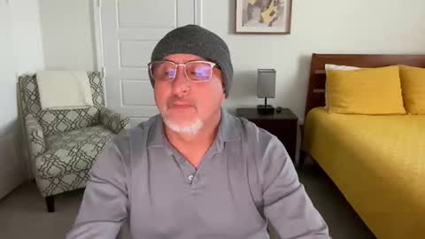 Snapshot of latinnous chatting on 10/30/25, 11:16 QS - INDEPENDENT MODEL online show from 10/30/25, 11:16