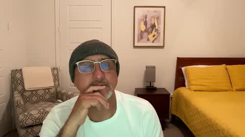 Snapshot of latinnous chatting on 11/10/25, 03:27 QS - INDEPENDENT MODEL online show from 11/10/25, 03:27