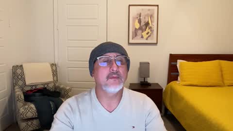 Snapshot of latinnous chatting on 11/13/25, 04:33 QS - INDEPENDENT MODEL online show from 11/13/25, 04:33