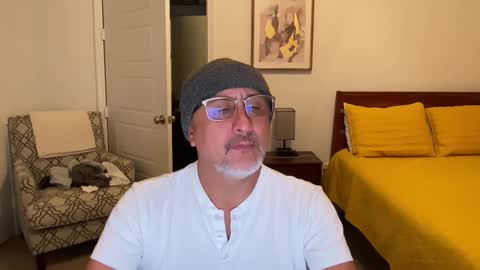 Snapshot of latinnous chatting on 11/16/25, 05:57 QS - INDEPENDENT MODEL online show from 11/16/25, 05:57