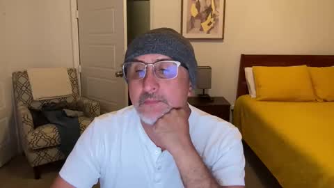 Snapshot of latinnous chatting on 11/20/25, 04:12 QS - INDEPENDENT MODEL online show from 11/20/25, 04:12