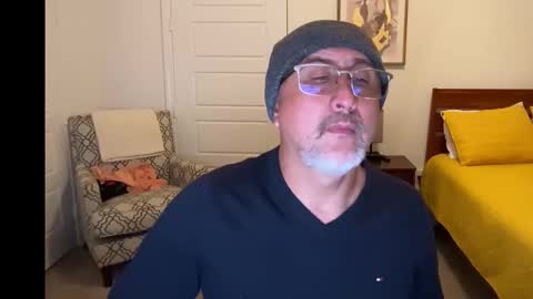 Snapshot of latinnous chatting on 11/22/25, 05:17 QS - INDEPENDENT MODEL online show from 11/22/25, 05:17