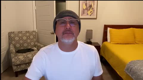 Snapshot of latinnous chatting on 12/15/25, 03:33 QS - INDEPENDENT MODEL online show from 12/15/25, 03:33