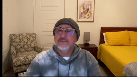 Snapshot of latinnous chatting on 12/16/25, 04:39 QS - INDEPENDENT MODEL online show from 12/16/25, 04:39