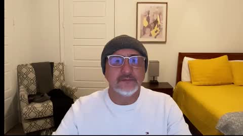 Snapshot of latinnous chatting on 12/17/25, 04:29 QS - INDEPENDENT MODEL online show from 12/17/25, 04:29