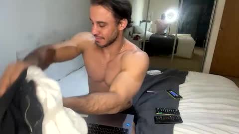 latino_rodri online show from 04/17/26, 07:06