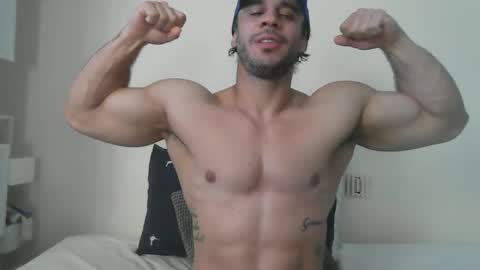 latino_rodri online show from 05/01/26, 07:35
