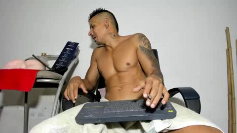 Snapshot of latinshamansex chatting on 04/15/26, 01:56 LatinShaman online show from 04/15/26, 01:56