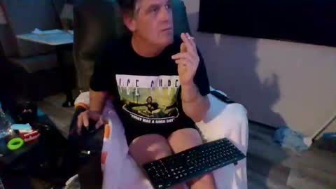 Snapshot of latniter742349 chatting on 01/07/25, 04:50 latniter online show from 01/07/25, 04:50