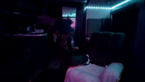 Snapshot of latniter742349 chatting on 01/10/25, 08:18 latniter online show from 01/10/25, 08:18