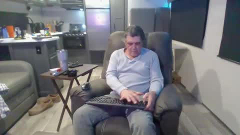 Snapshot of latniter742349 chatting on 03/04/25, 02:06 latniter online show from 03/04/25, 02:06