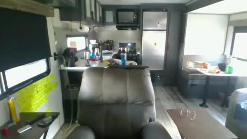 Snapshot of latniter742349 chatting on 10/26/25, 07:42 latniter online show from 10/26/25, 07:42