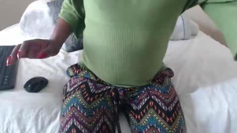 latoyyabed1 online show from 04/15/26, 12:23