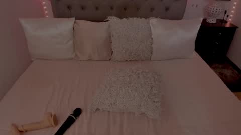 Laura online show from 03/04/26, 06:19