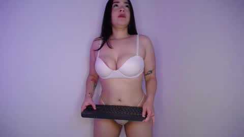 Snapshot of lau_24 chatting on 12/14/25, 05:24 lau_24 online show from 12/14/25, 05:24