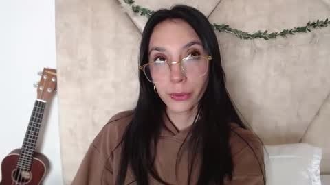 Laura online show from 05/15/26, 03:46