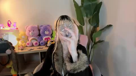 Snapshot of laukyubey1 chatting on 10/24/25, 01:57 laukyubey1 online show from 10/24/25, 01:57