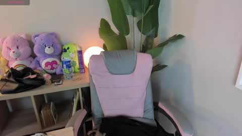 Snapshot of laukyubey1 chatting on 10/28/25, 08:11 laukyubey1 online show from 10/28/25, 08:11