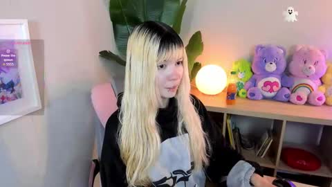 Snapshot of laukyubey1 chatting on 11/20/25, 07:57 laukyubey1 online show from 11/20/25, 07:57