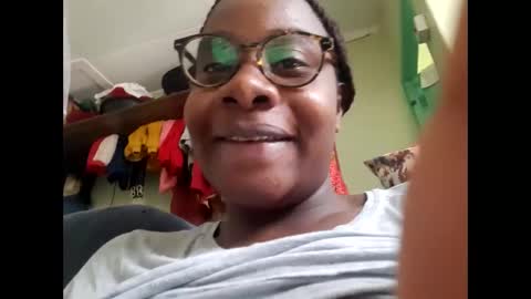 Snapshot of laura829489 chatting on 12/20/25, 09:49 laura829489 online show from 12/20/25, 09:49