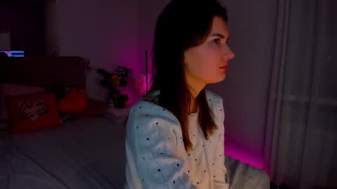 Snapshot of laura__leee chatting on 12/31/24, 06:05 Laura online show from 12/31/24, 06:05