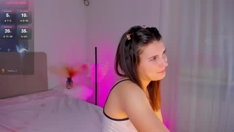 Snapshot of laura__leee chatting on 03/08/25, 09:17 Laura online show from 03/08/25, 09:17