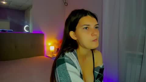 Snapshot of laura__leee chatting on 09/16/25, 05:30 Laura online show from 09/16/25, 05:30
